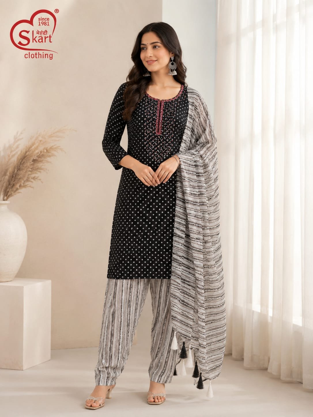 Black & White Printed Kurta Set with Dupatta - View 2